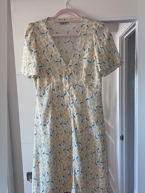New Look Dresses & Skirts - New Look Cream Midi Dress with Yellow Floral Print